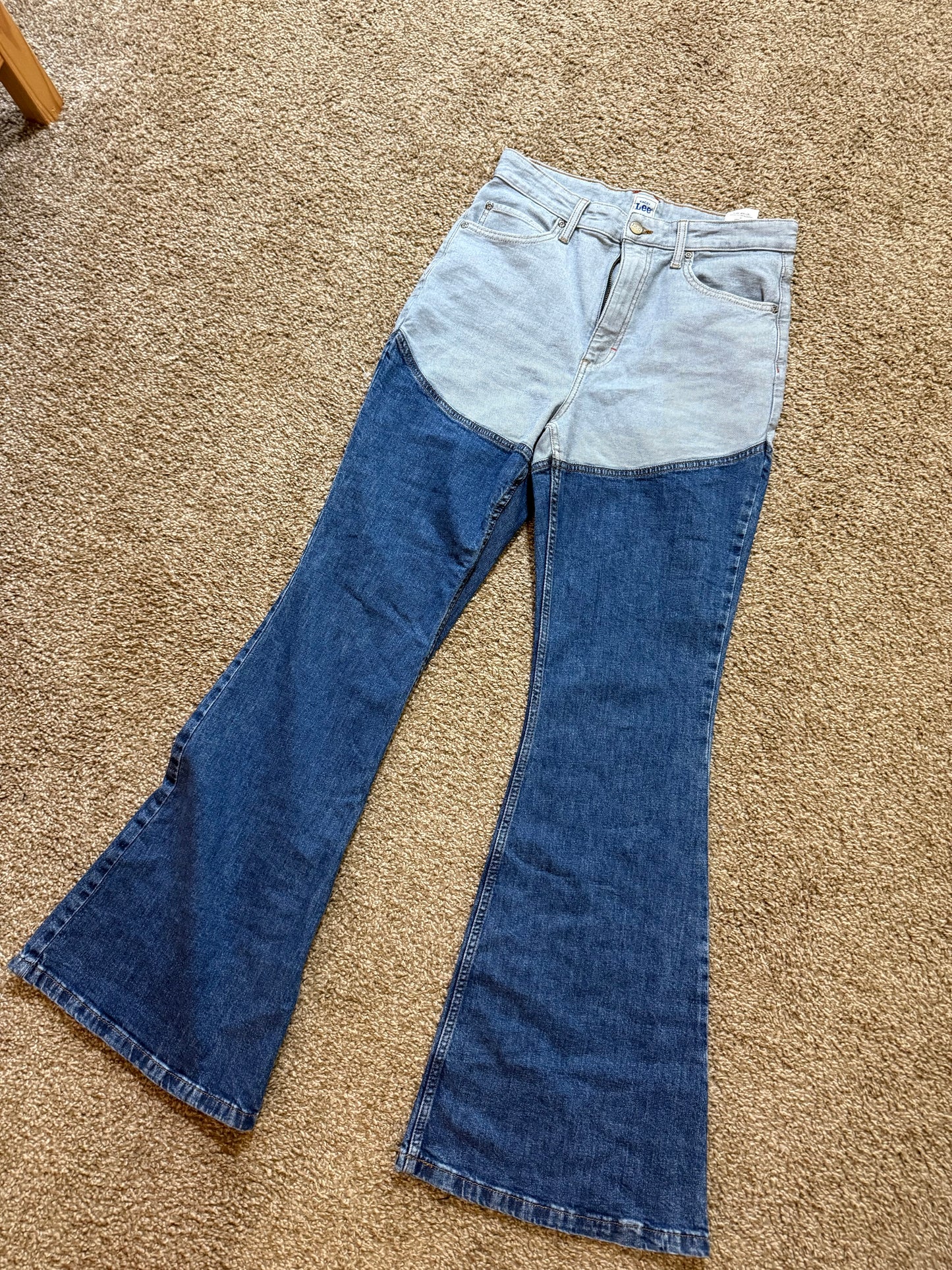 Size 10 never worn. Lee. -1
