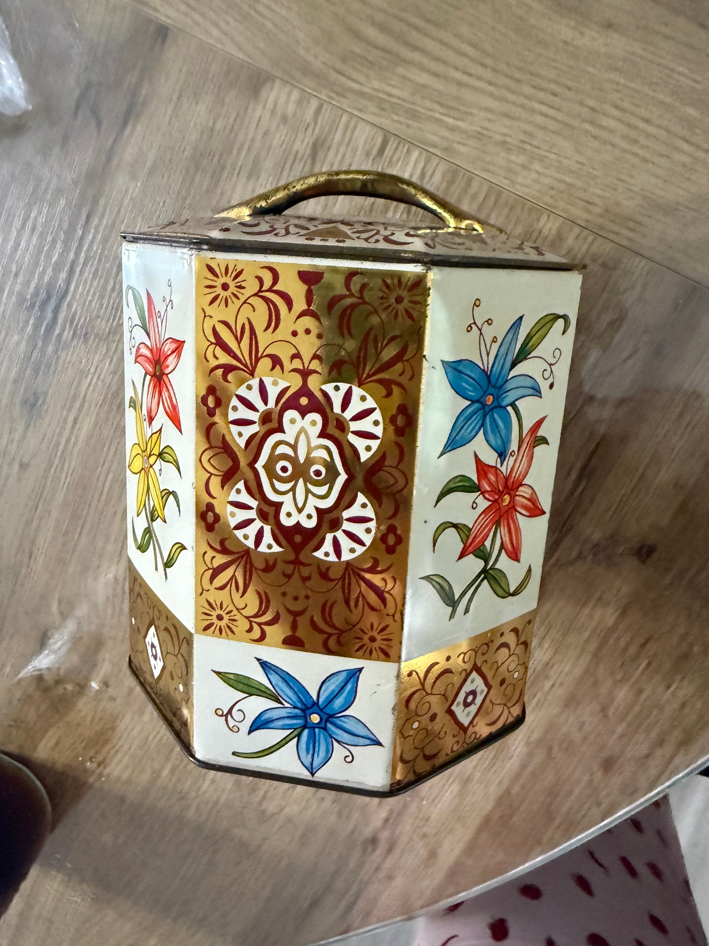 Vintage tin