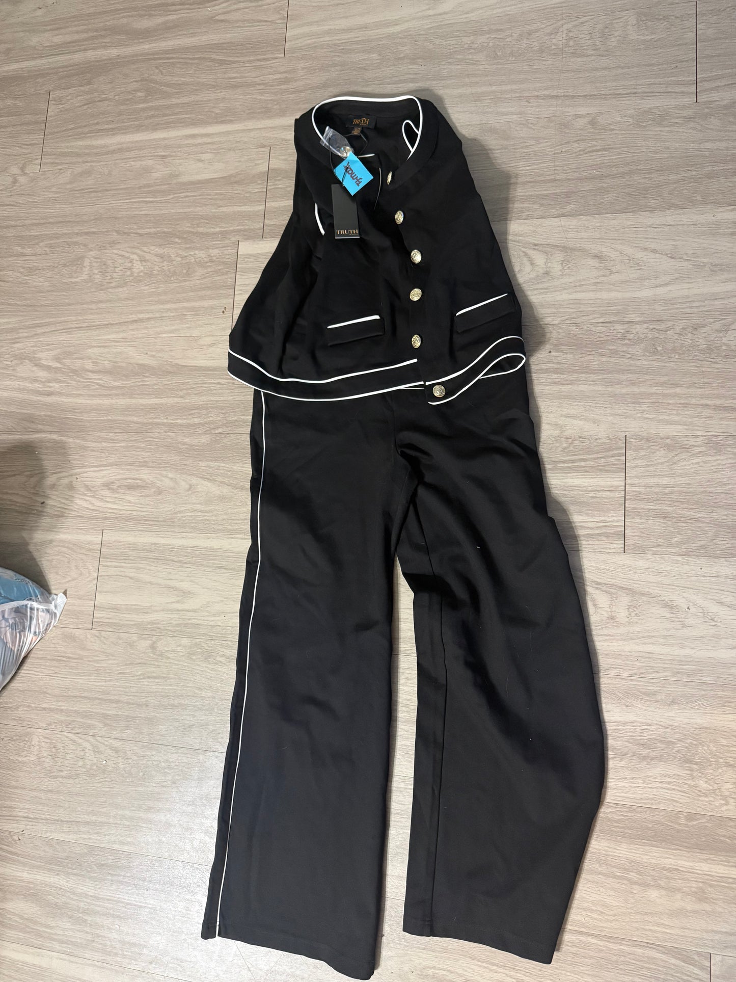 Medium pant xl vest   brand new. (Copy 3)